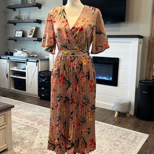 💕Pink pleated floral midi dress💕